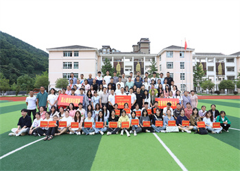 蓝狮在线青川助学